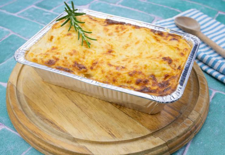 Lasagna bianca in contenitore di alluminio