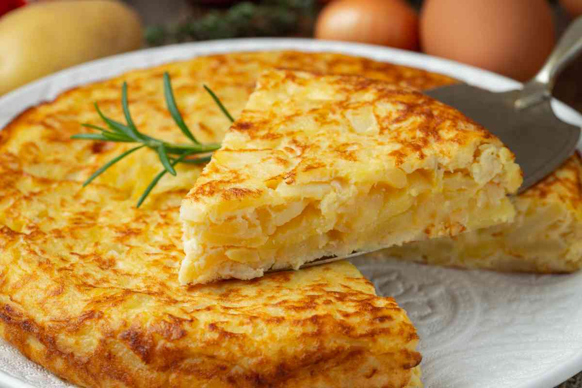 La frittata al forno con patate e cipolla