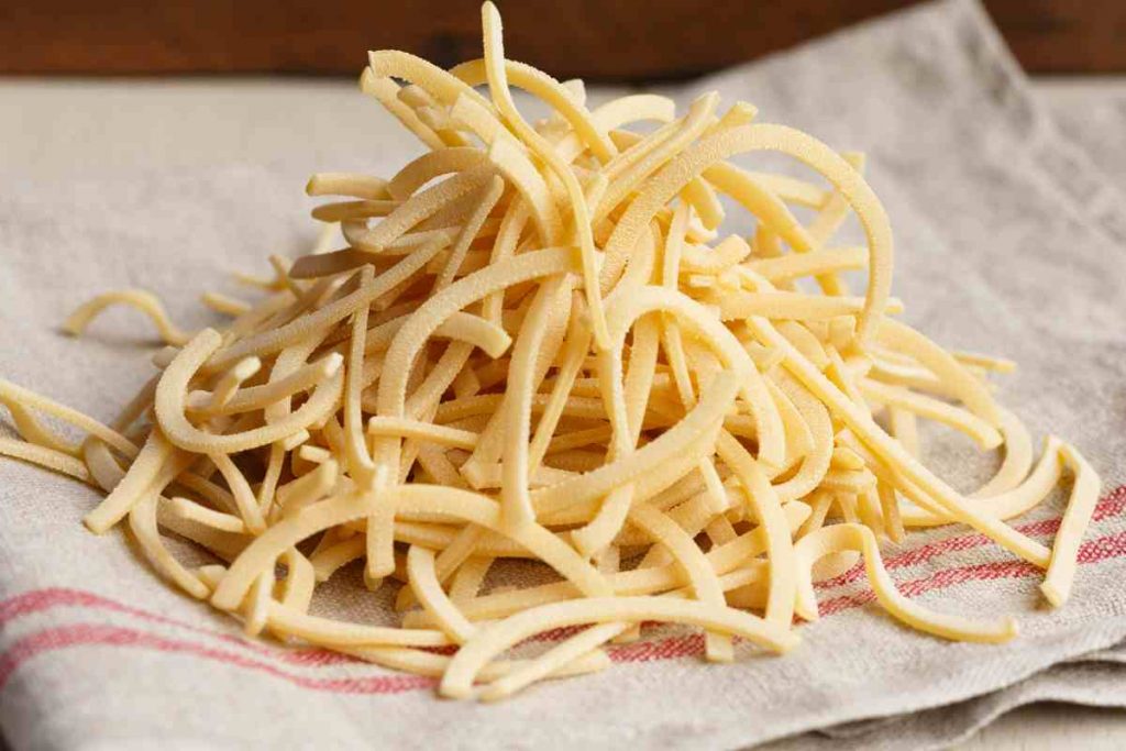 Scialatielli fatti in casa su un canovaccio