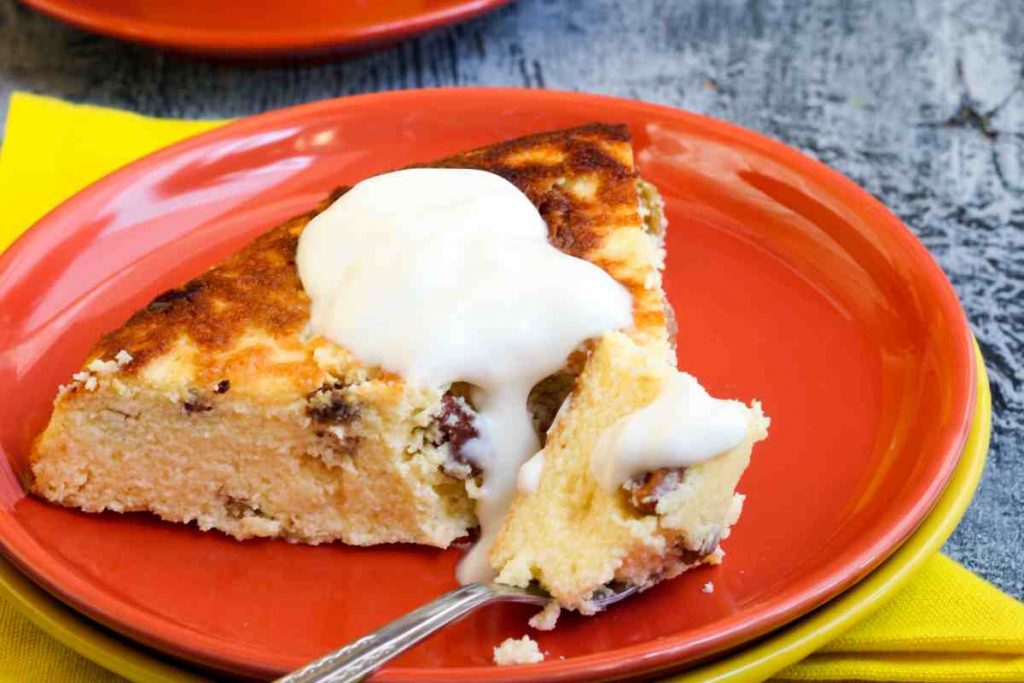 Torta di riso e ricotta con cioccolato e un po' di gelato sopra