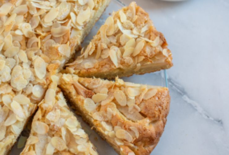 Fette di torta alle mandorle