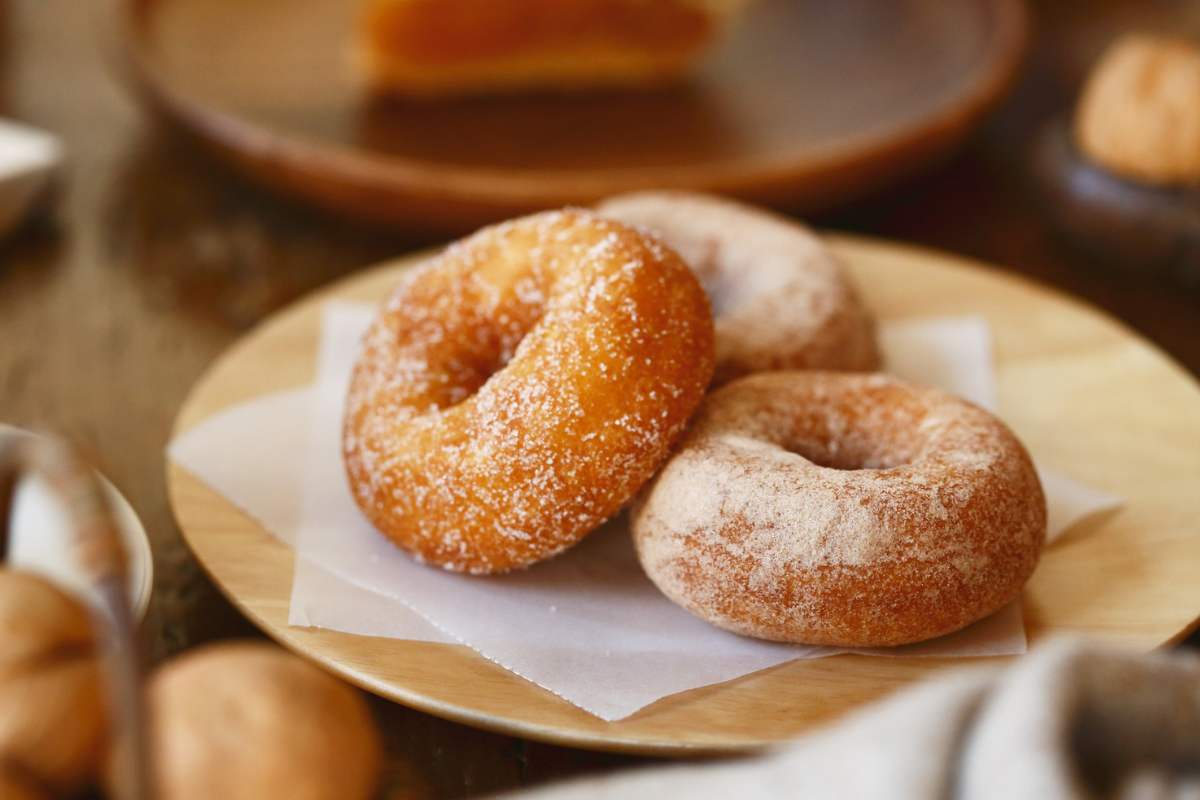 piattino con ciambelle