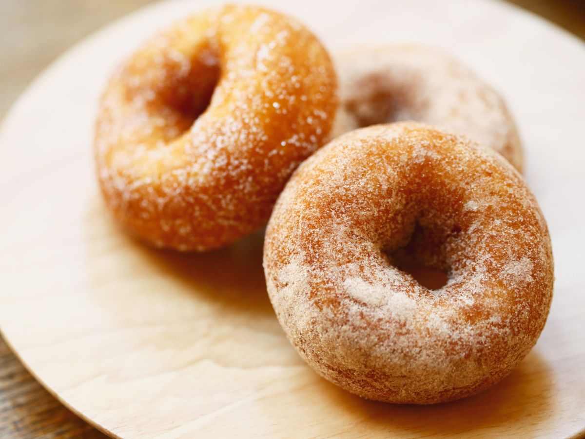 ciambelle fritte con zucchero