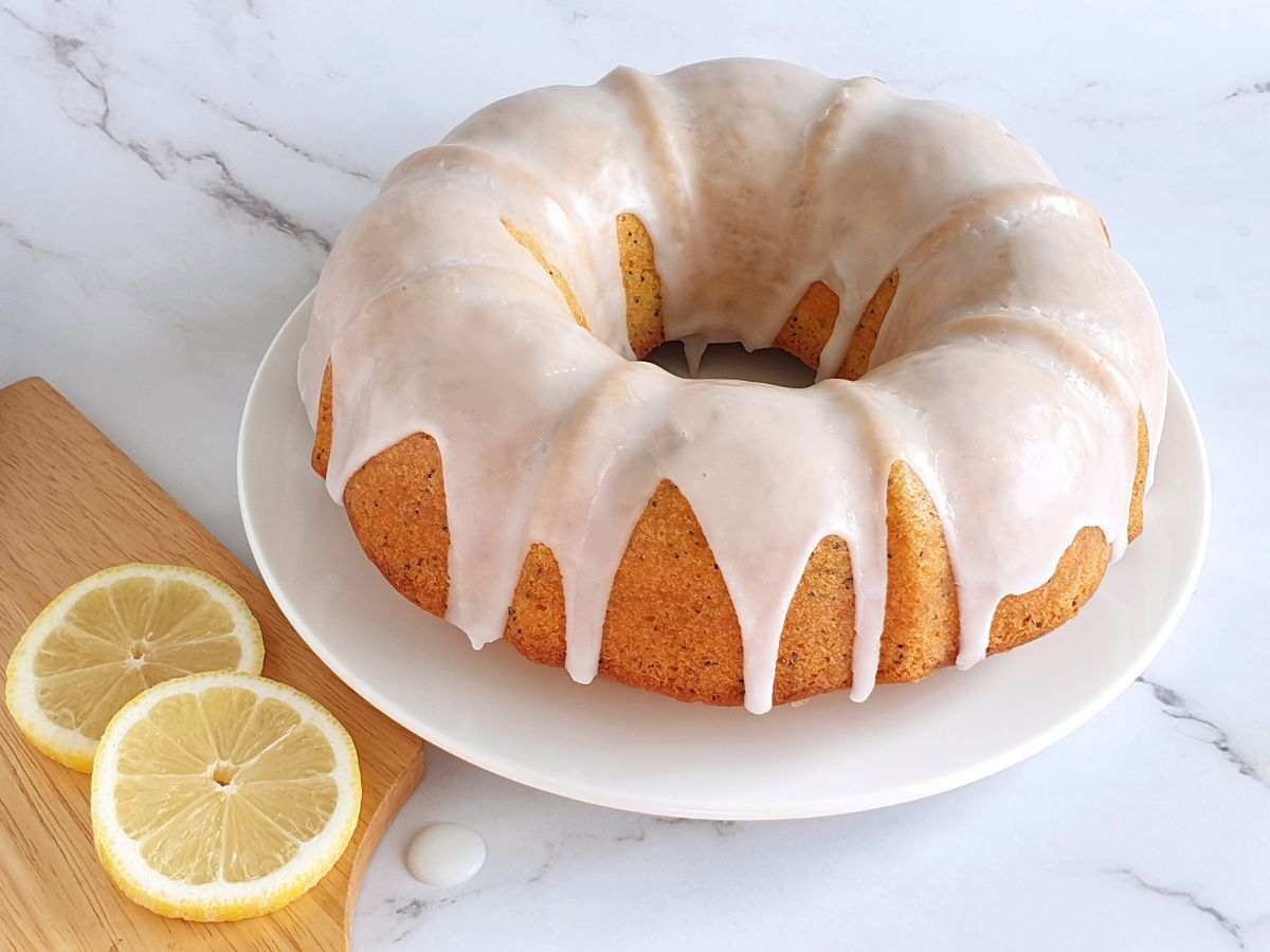 ciambellone con glassa bianca e limone