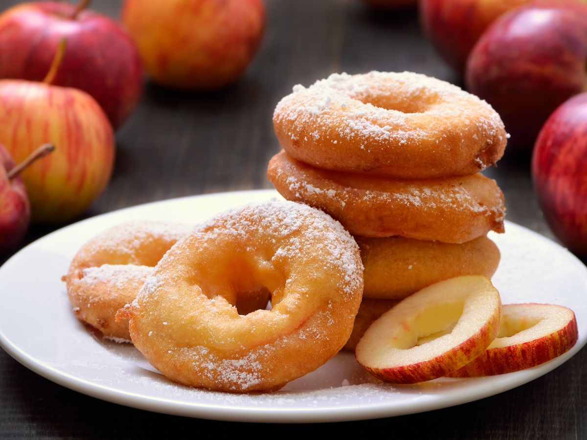 frittelle dorate di mele e lievitate