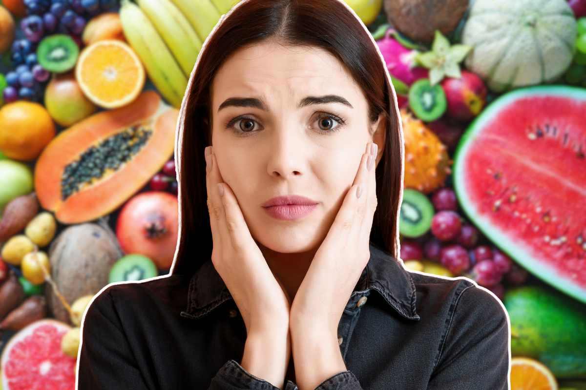 donna preoccupata e frutti misti