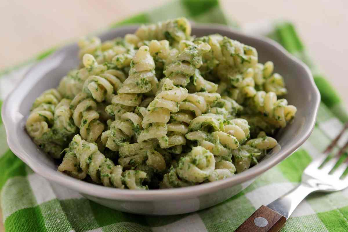 fusilloni con pesto cremoso di basilico