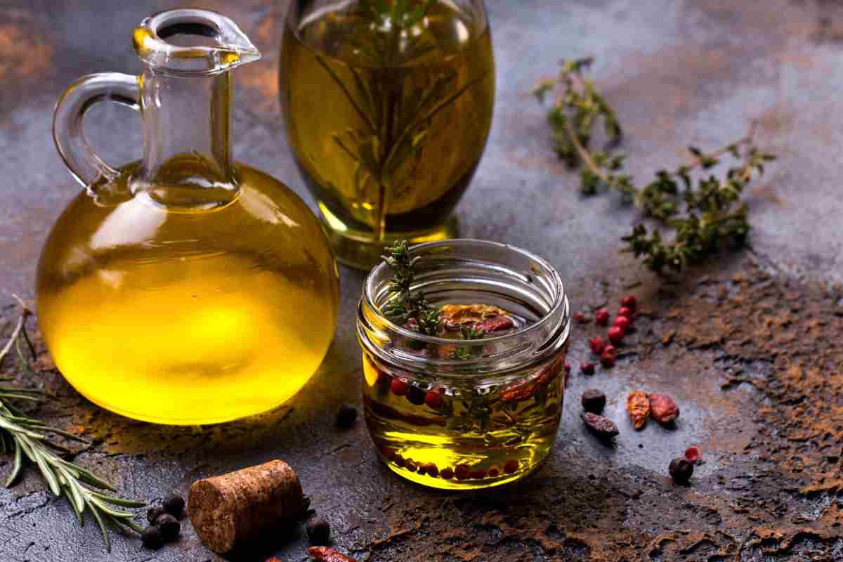 boccetta di olio con aromi