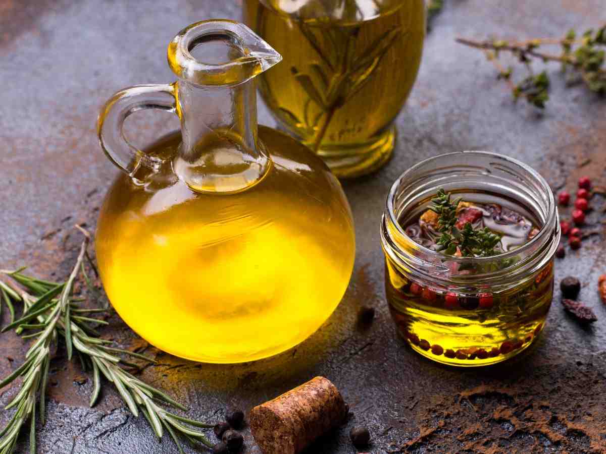 olio aromatizzato con rosmarino e spezie