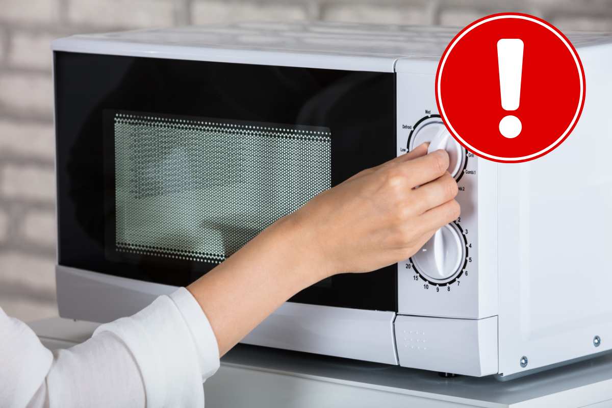 forno a microonde cartello di pericolo