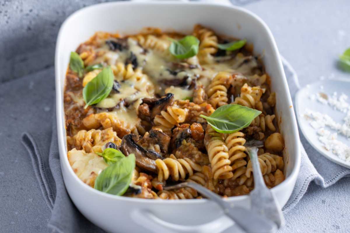 teglia di pasta al forno con i funghi