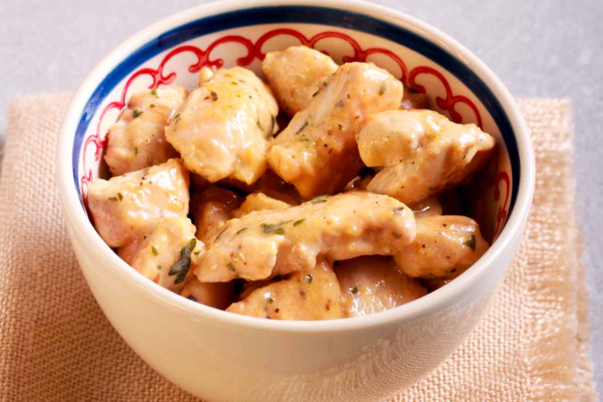 pollo cremoso in una ciotola