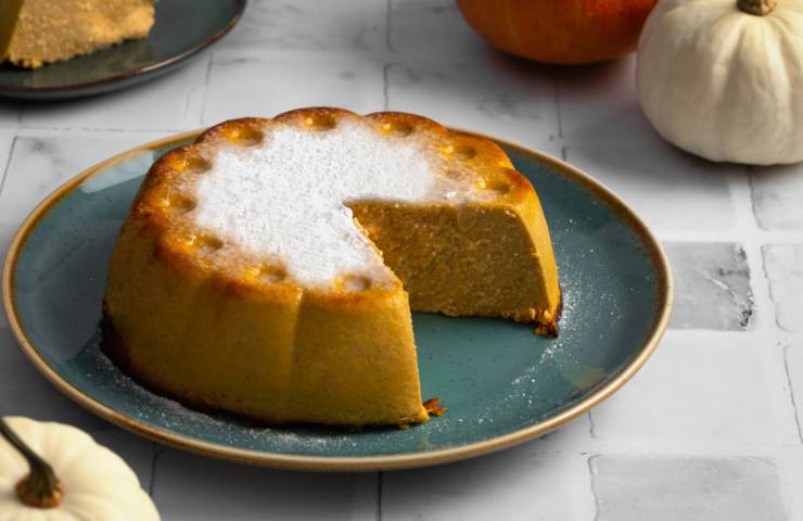cheesecake di zucca con fetta tagliata