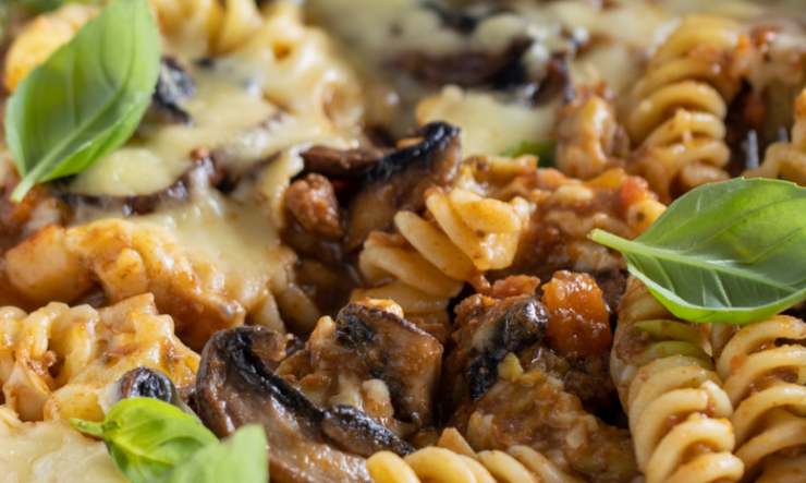 pasta al forno con funghi e carne macinata