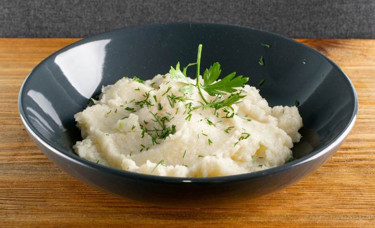 piatto di purè di cavolfiore e prezzemolo