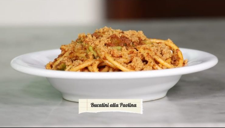 piatto di bucatini con pomodoro e broccoli
