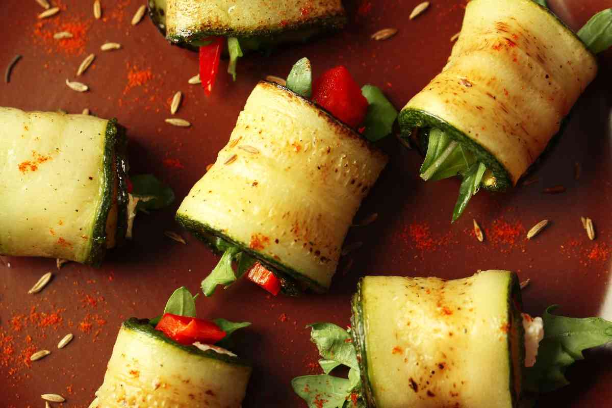 involtini di zucchine farciti con rucola e pomodoro