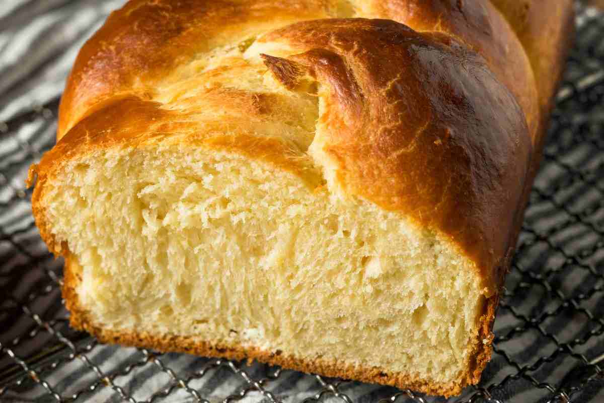 treccia brioche tagliata a metà