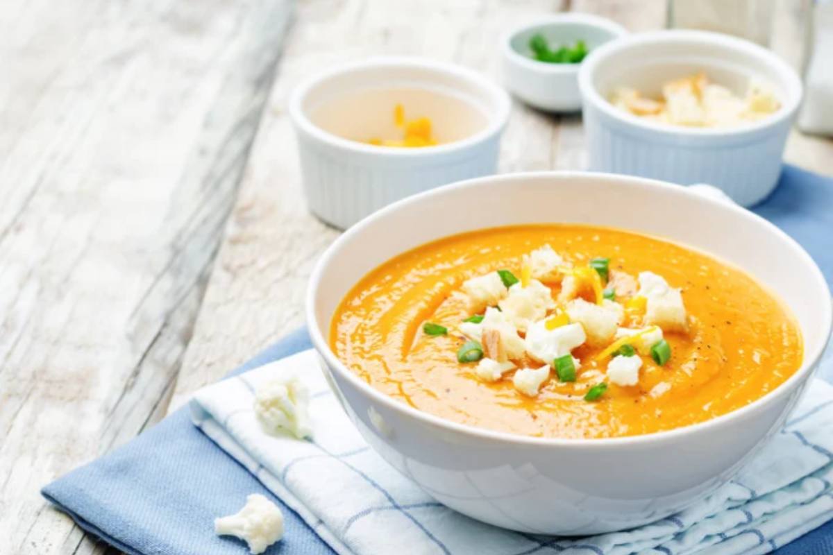 vellutata di zucca e patate con crostini di pane