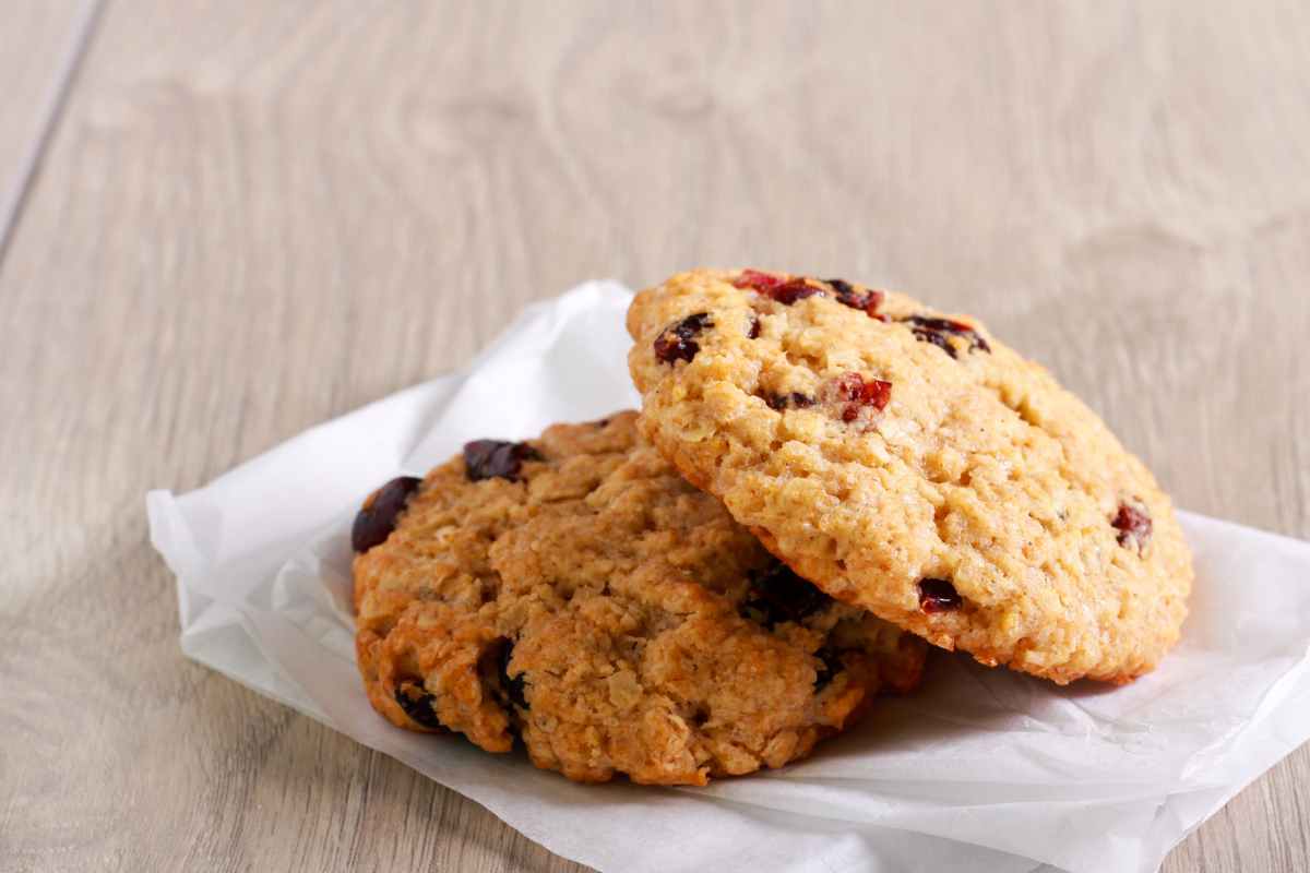 Biscotti con avena e frutta