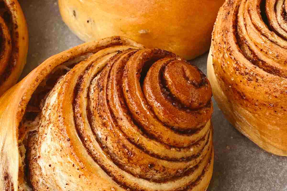 vari cinnamon bun visti da vicino