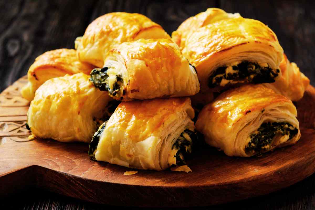 Fagottini di sfoglia con spinaci e provola