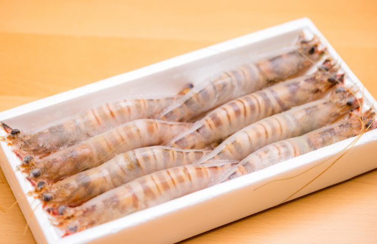 Gamberi surgelati in vaschetta