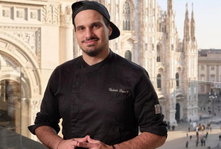 Valerio Braschi con Duomo di Milano dietro