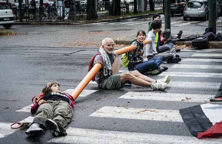 Una protesta degli attivisti di Ultima Generazione