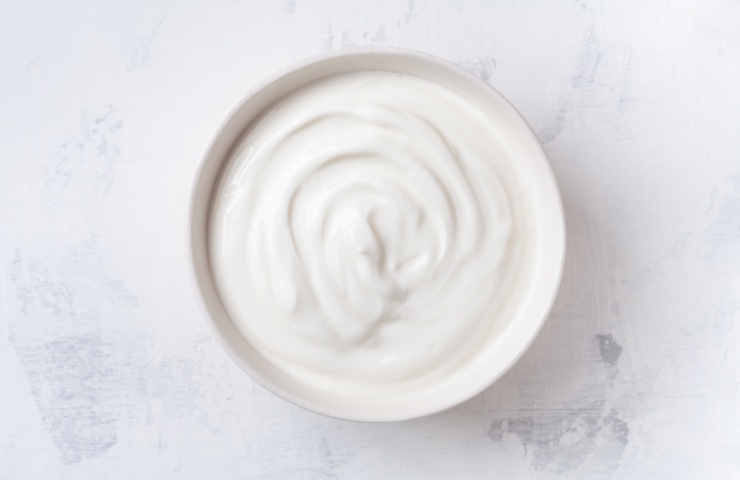 Salsa di yogurt in una ciotola