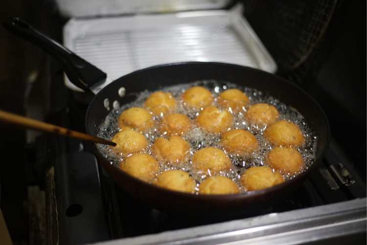 Ripulire l'olio di frittura - ButtalaPasta.it