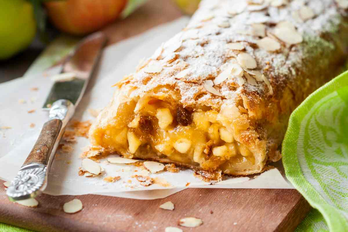 Strudel ripieno di mele e pere