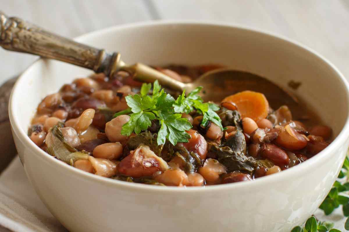 Zuppa di legumi e verdure
