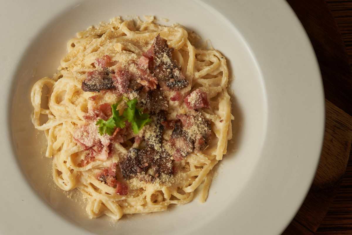 spaghetti alla carbonara con funghi