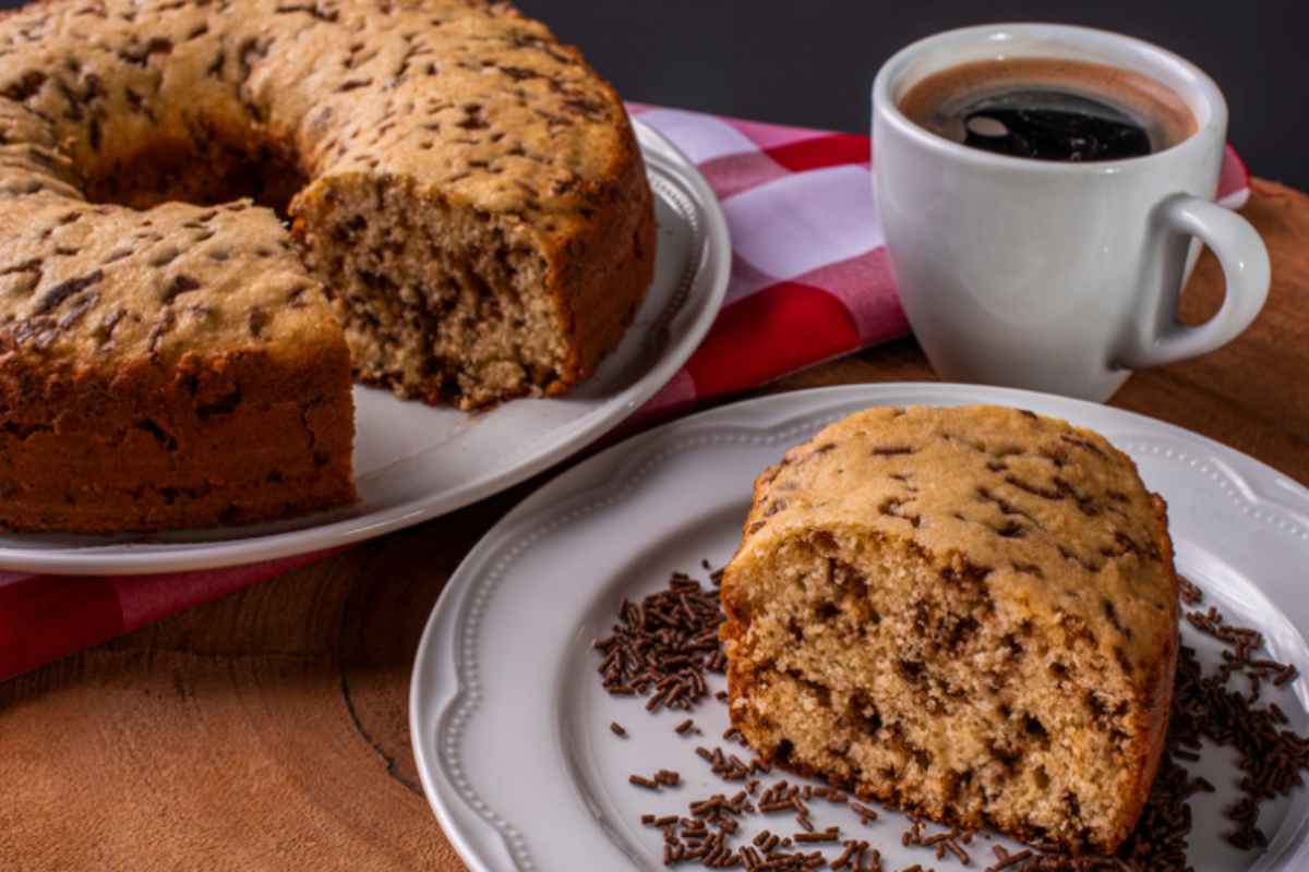 ciambella soffice al caffè con gocce di cioccolato