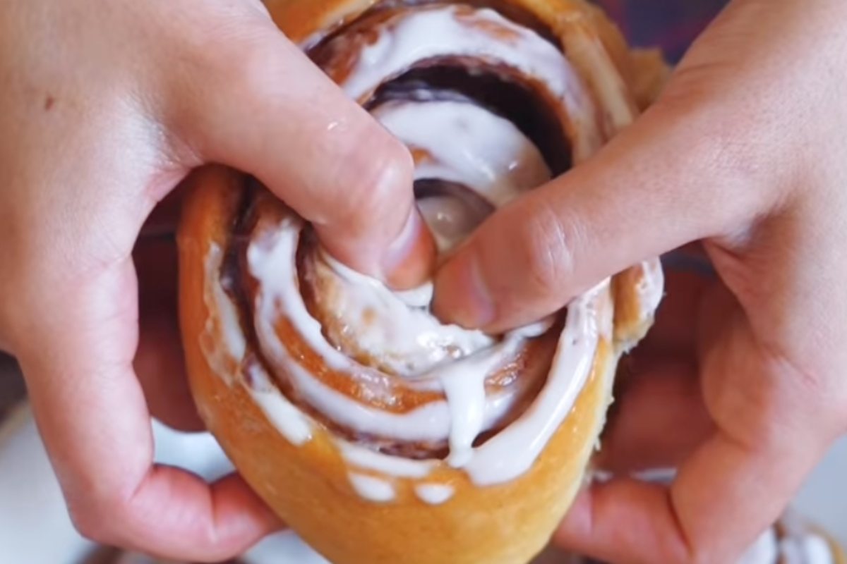 Cinnamon roll perfetti per la colazione: il dolce in versione veg che fa impazzire i social