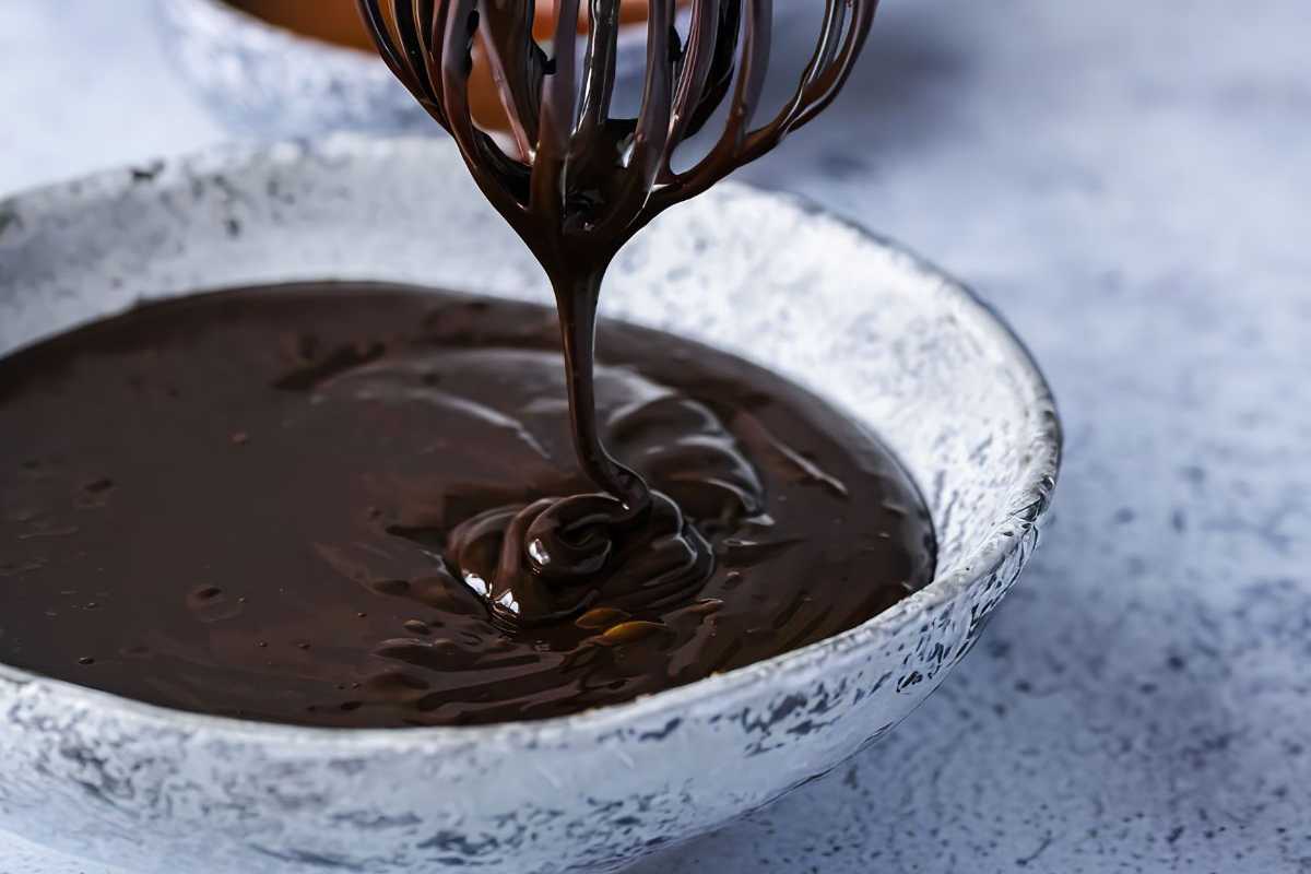 crema di cioccolato in una ciotola