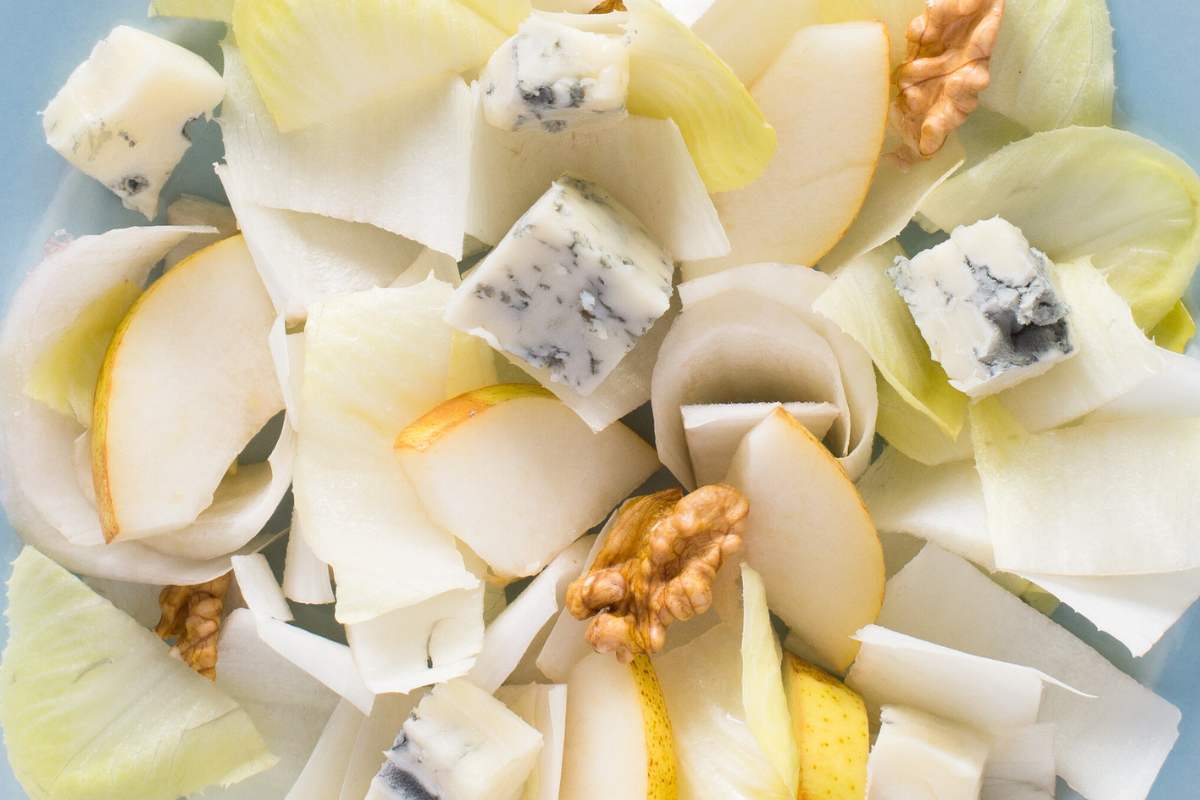insalata di indivia pere noci e gorgonzola