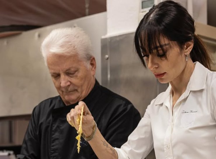 debora e iginio massari nel laboratorio di pasticceria