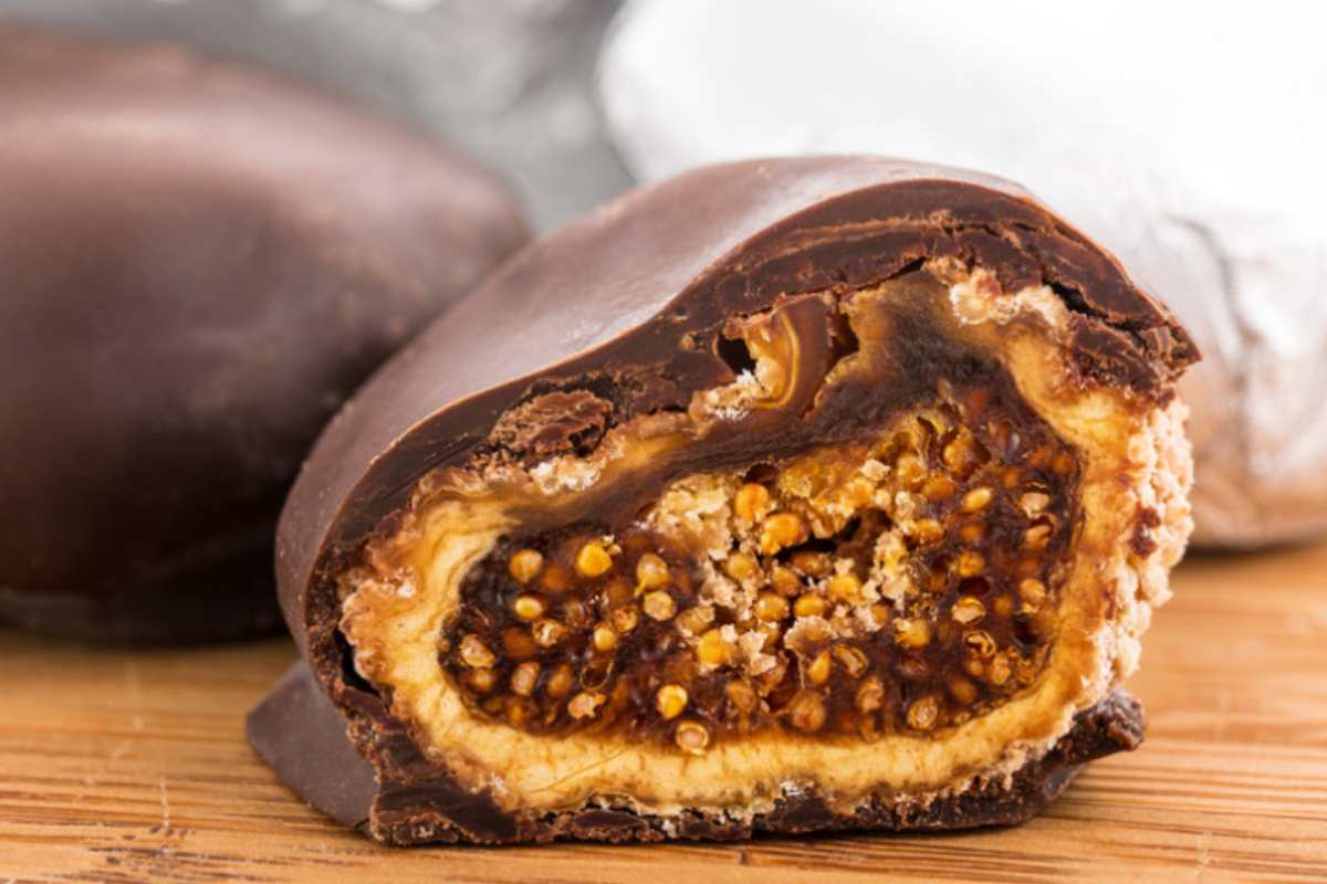 fichi secchi ricoperti di cioccolato