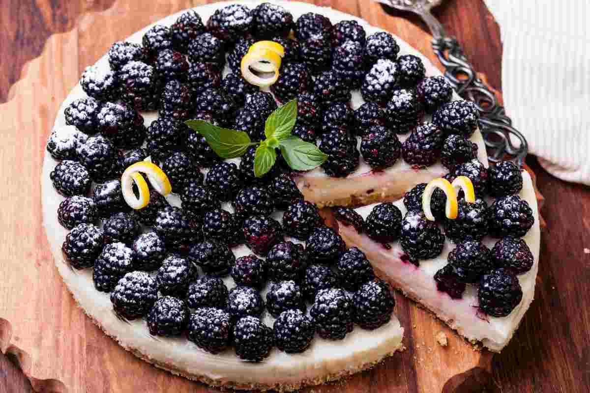 torta fredda alle more