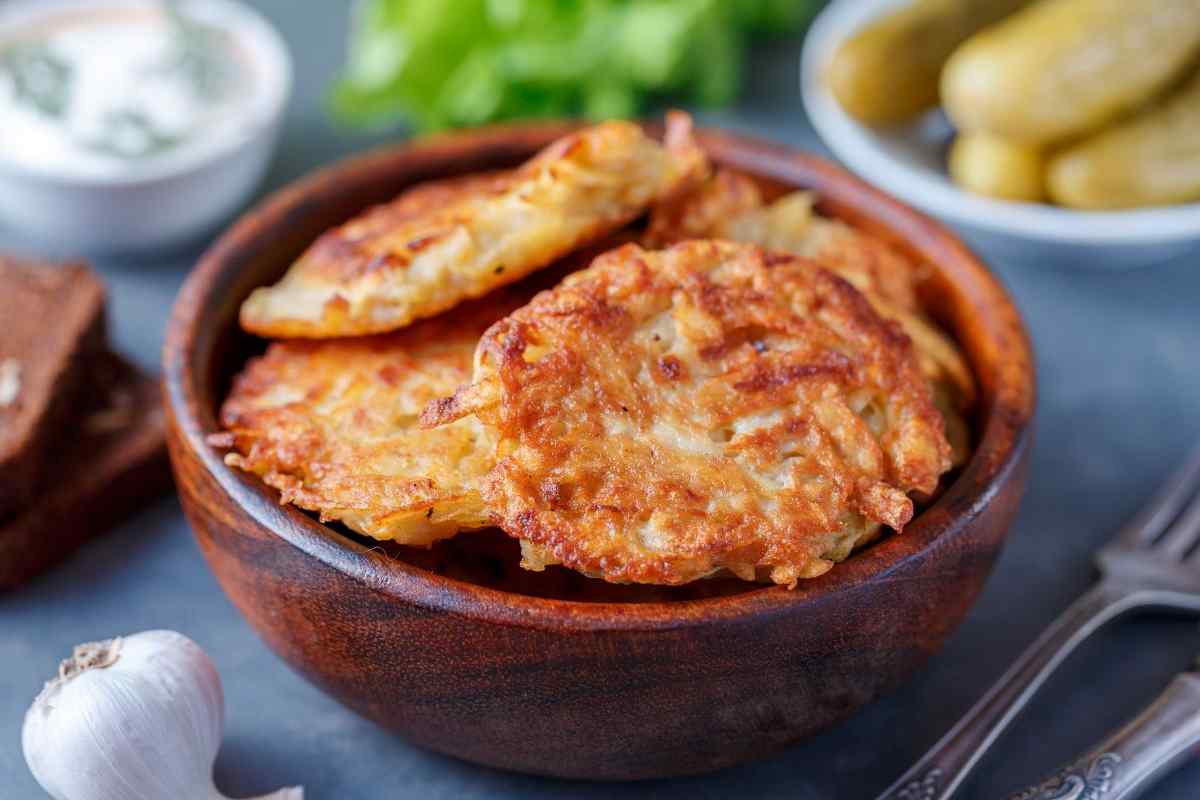 frittelle rosti di patate in una ciotola