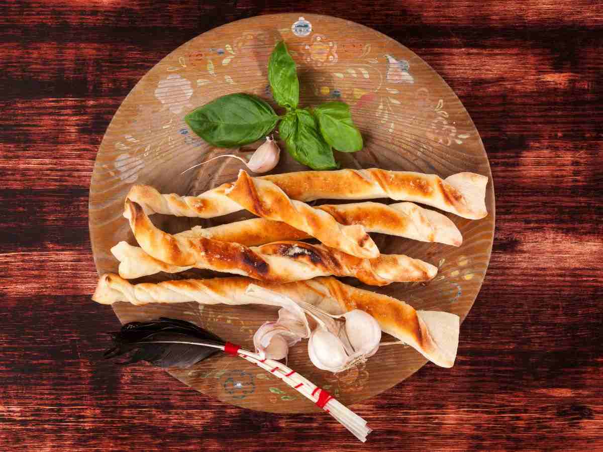 grissini morbidi con aglio e basilico