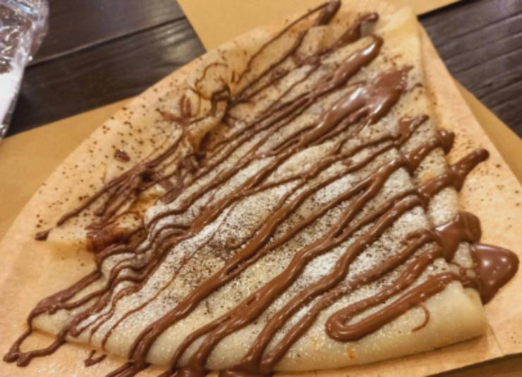 crepe farcita e ricoperta di nutella