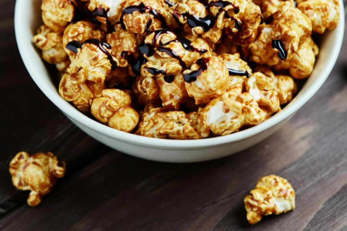 popcorn caramellati con cioccolato fondente