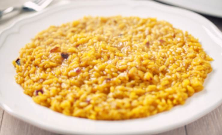 piatto di orzotto con lo zafferano