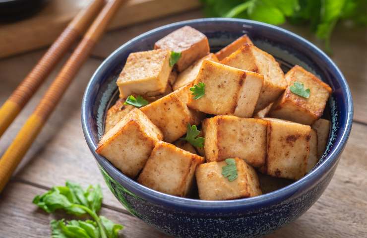 Tofu in una ciotola