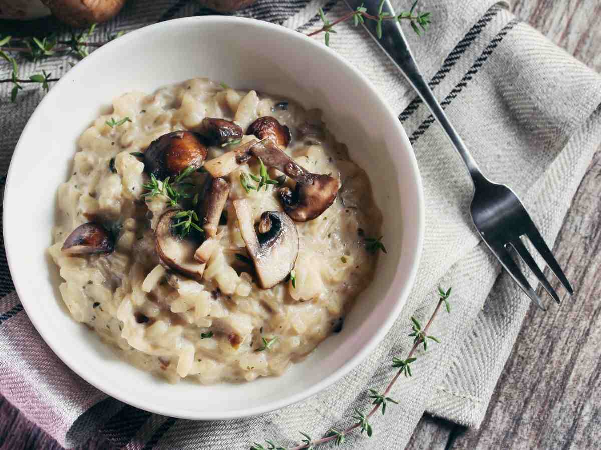 piatto con risotto ai funghi