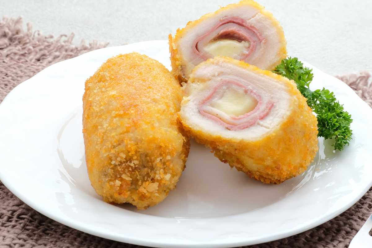 rollè di pollo ripieni e fritti
