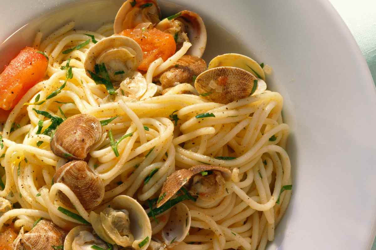 spaghetti vongole e pomodorini